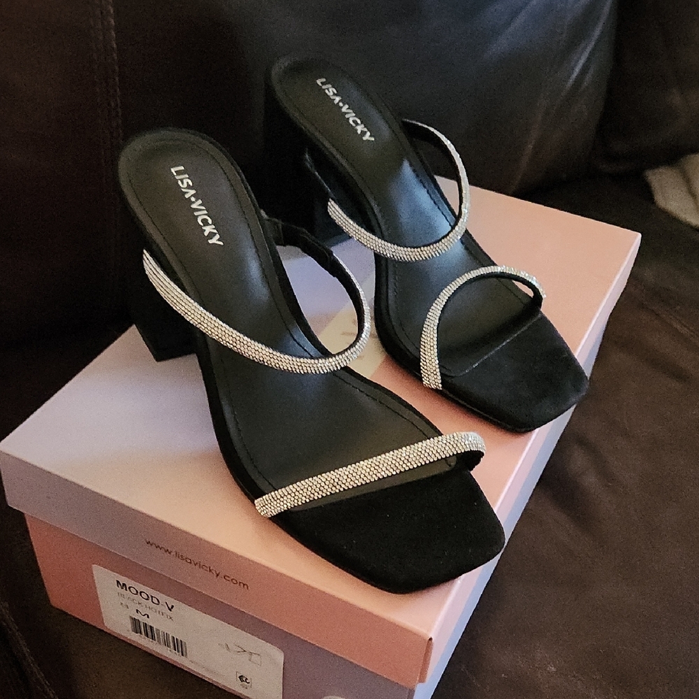 Sophisticated Black and Silver Heels with Modern Design